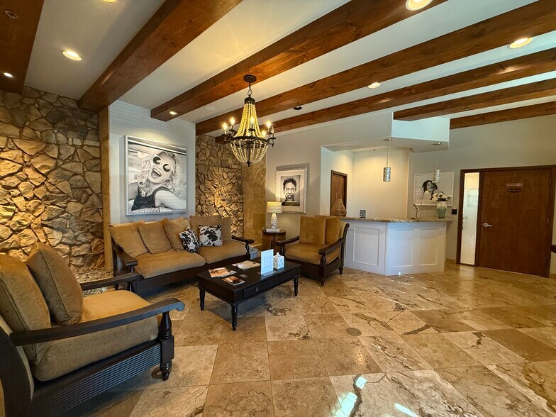 More Photos Of 42104 N Venture Dr, Anthem Office For Sale