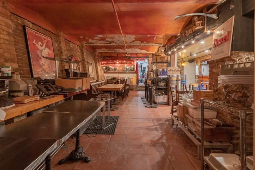 More Photos Of 800 Greenwich St, San Francisco Storefront Retail Residential For Lease