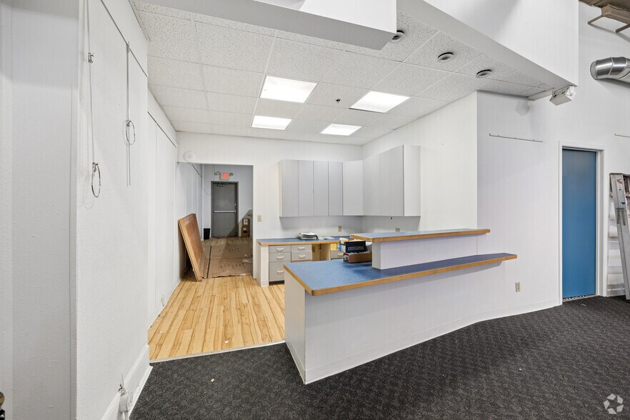 More Photos Of 22 N 5th St, Minneapolis General Retail For Sale