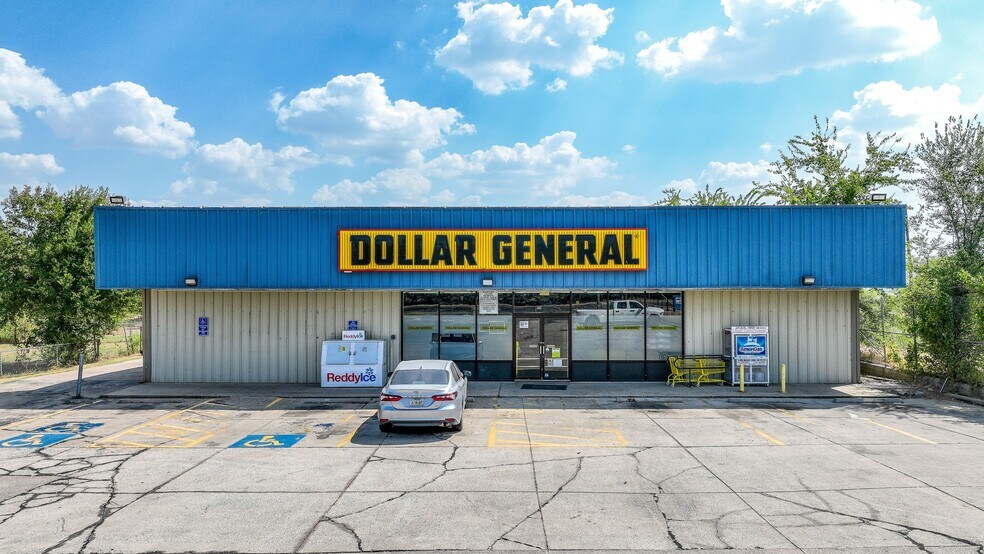 Primary Photo Of 1501 W South Commerce St, Wills Point General Retail For Sale