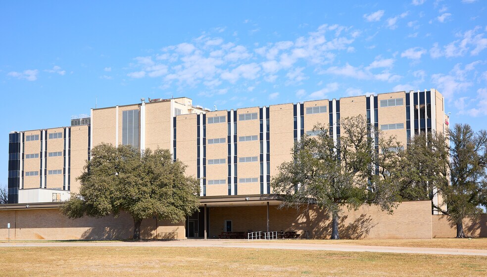 More Photos Of 2701 S Johnson St, San Angelo Industrial For Sale