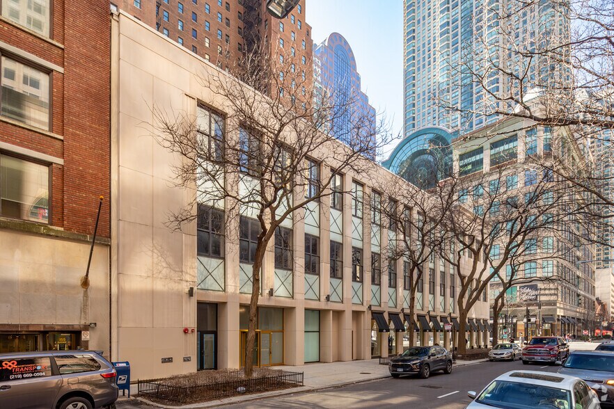 More Photos Of 717 N Michigan Ave, Chicago General Retail For Lease