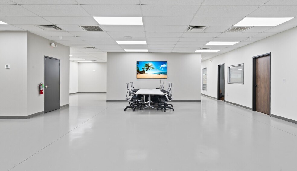 More Photos Of 3664 Walnut Bend Ln, Houston Flex For Lease