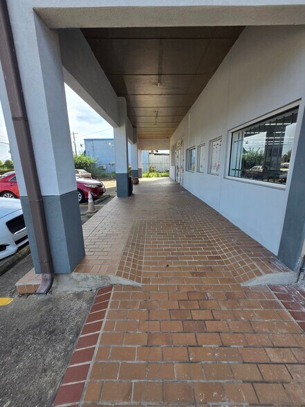 More Photos Of 14206 S Post Oak Rd, Houston General Retail For Sale
