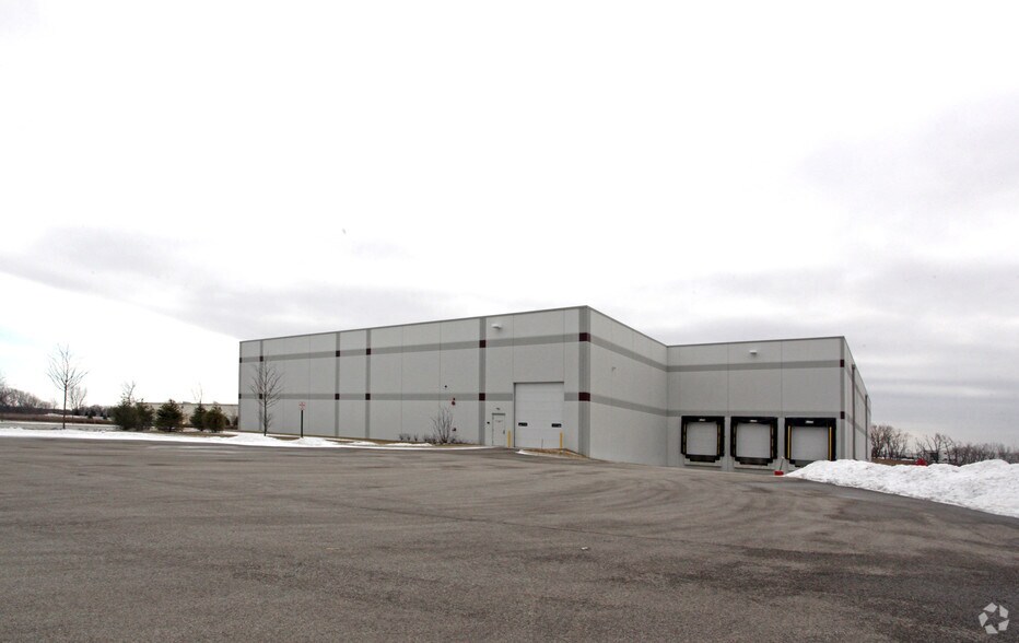 More Photos Of 1000 Wesemann Dr, West Dundee Distribution For Lease