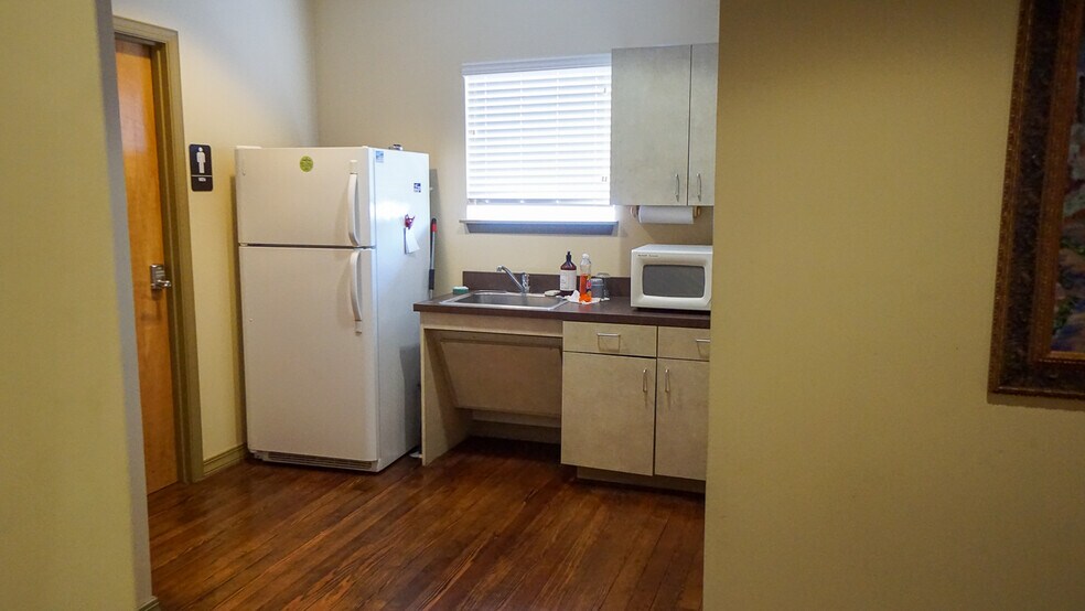 More Photos Of 309 W Main St, Round Rock Office For Lease
