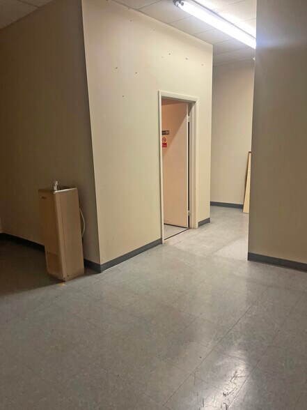 More Photos Of 102-122 Railway Ln, Hagerstown General Retail For Lease