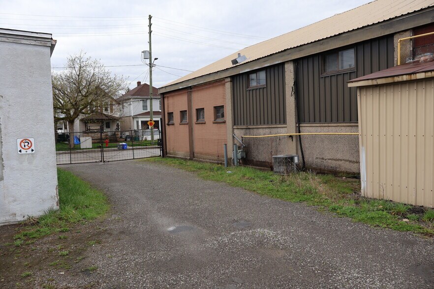 More Photos Of 212 Burgar St, Welland Land For Lease