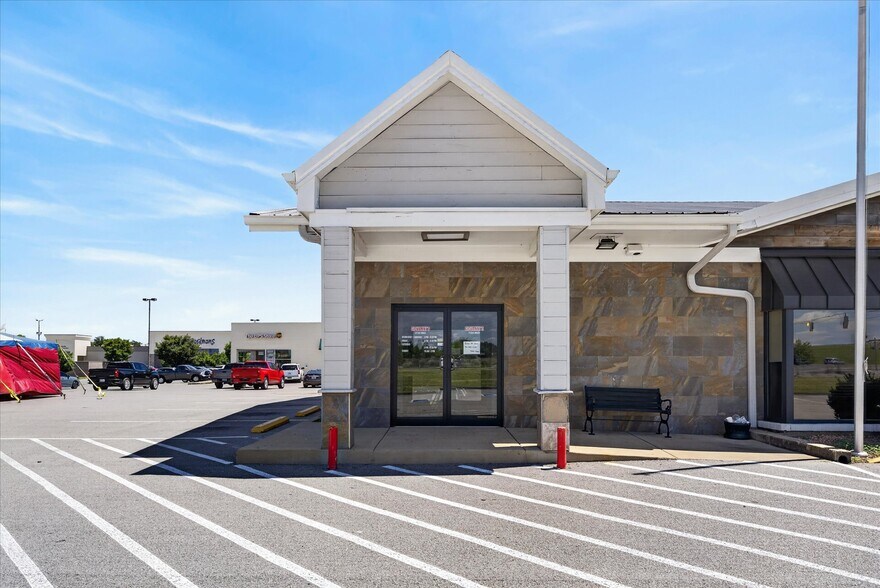 More Photos Of 4000 Fort Campbell Blvd, Hopkinsville Restaurant For Sale