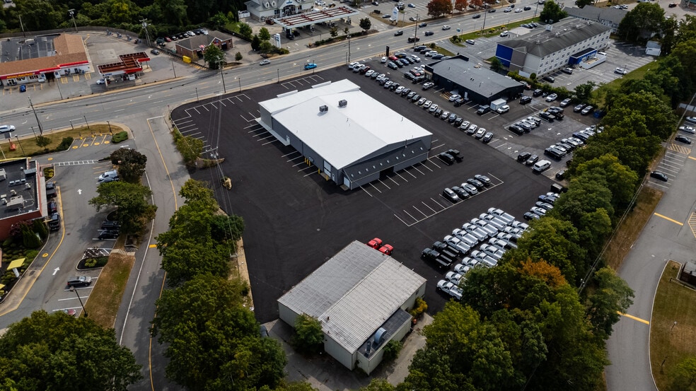 More Photos Of 147 Samoset St, Plymouth Storefront For Lease