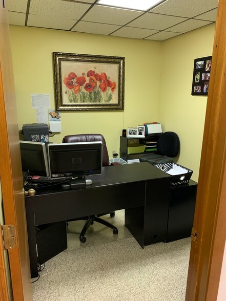 More Photos Of 4215 Edgewater Dr, Orlando Office For Lease
