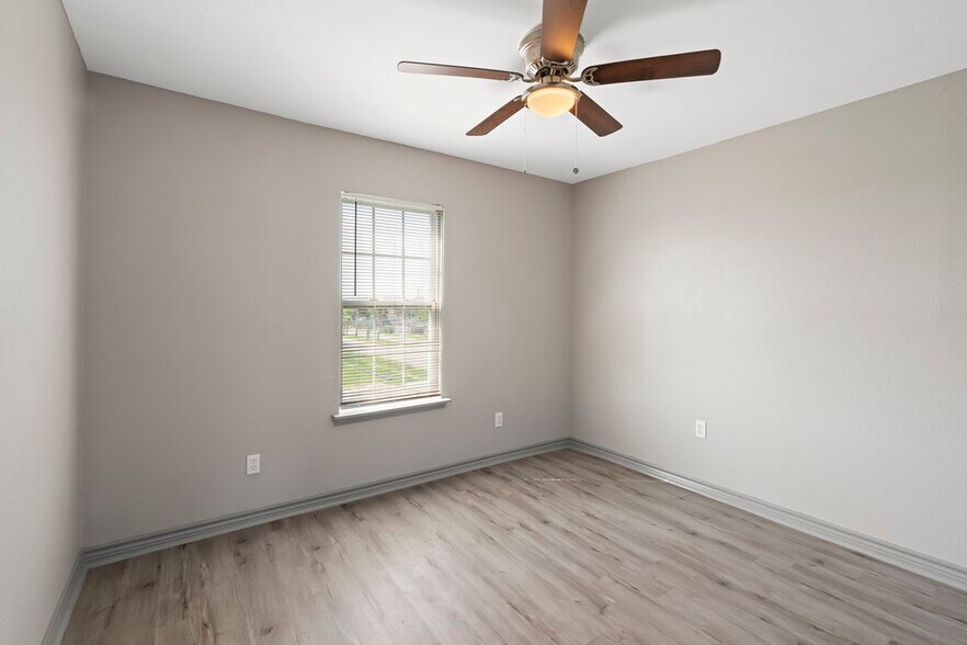 More Photos Of 610 Ferry Rd, Galveston Apartments For Sale