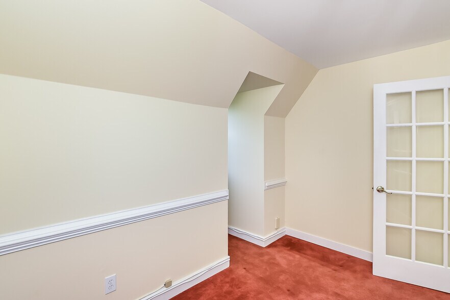 More Photos Of 1900 E Parham Rd, Henrico Office For Sale