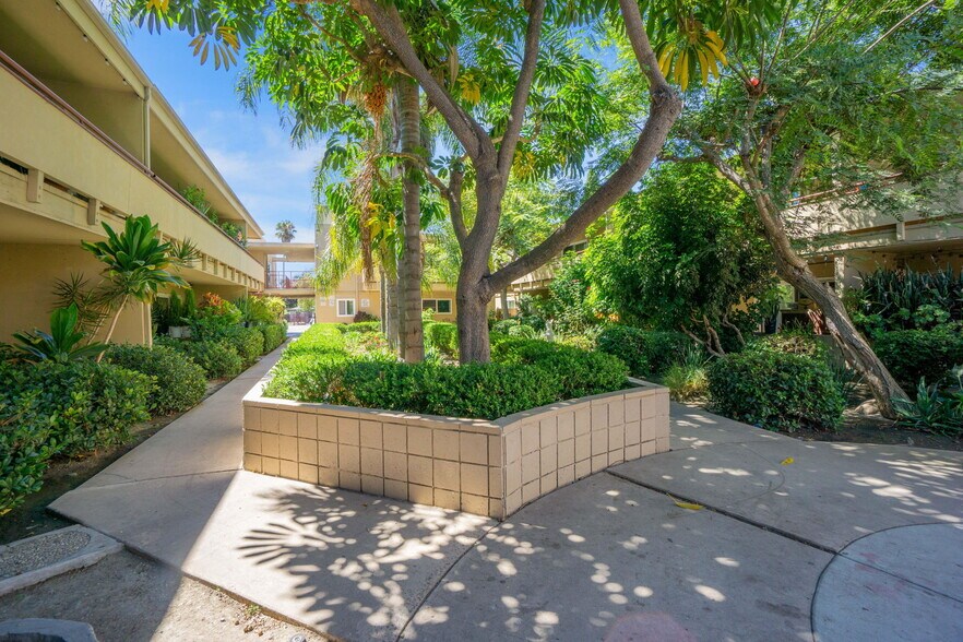 More Photos Of 511 E Washington Ave, Santa Ana Apartments For Sale