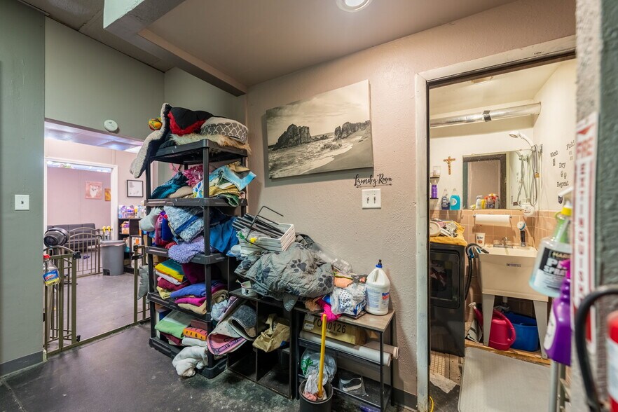 More Photos Of 733-735 Allegheny River Blvd, Verona Storefront For Sale