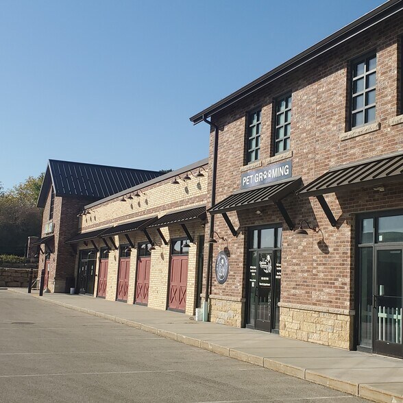 More Photos Of 1340 Water Wheel Dr, Waunakee Storefront Retail Office For Lease