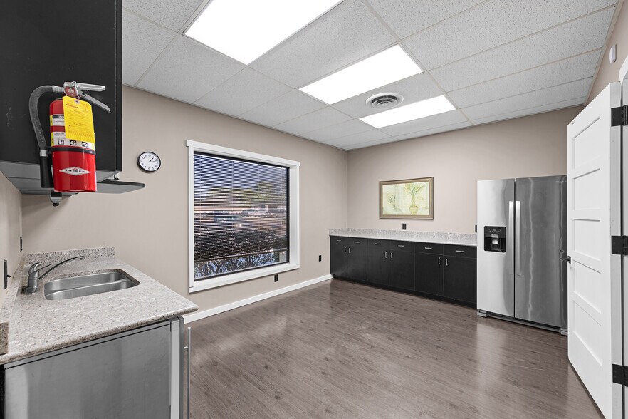 More Photos Of 57 Directors Row, Jackson Office For Sale