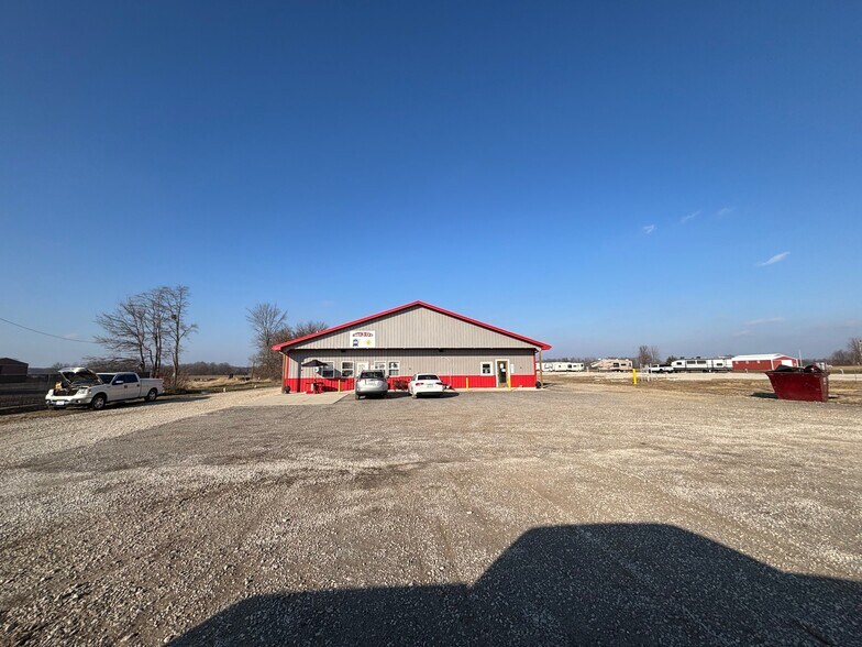 More Photos Of 9274 E 1050th Ave, Robinson Flex For Sale