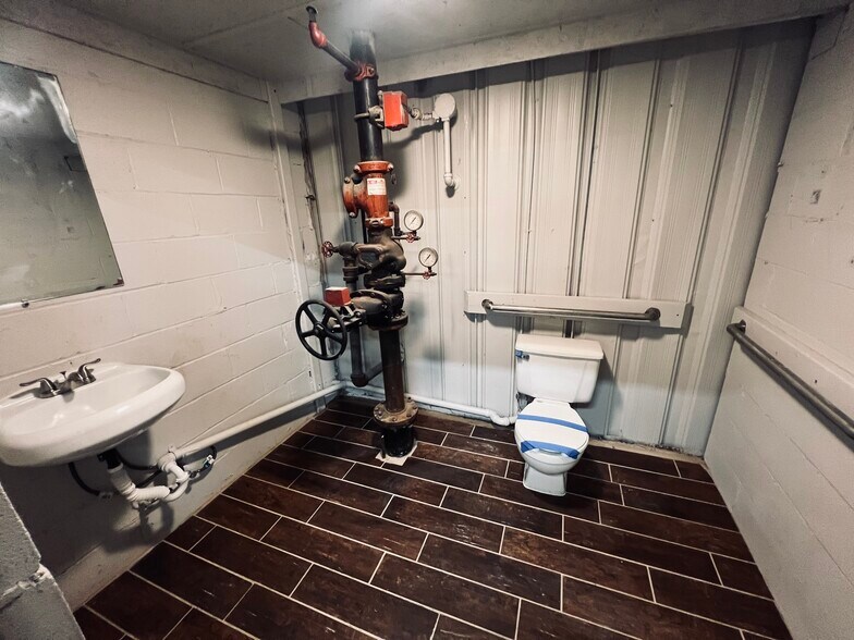 More Photos Of 3300 Atlanta Hwy, Montgomery Warehouse For Lease