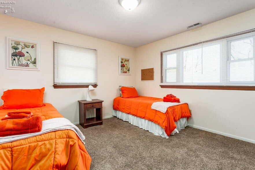 More Photos Of 5414 Homegardner Rd, Castalia Apartments For Sale