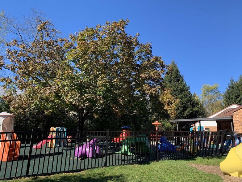 More Photos Of 18 Country Rd, Shavertown Medical For Sale