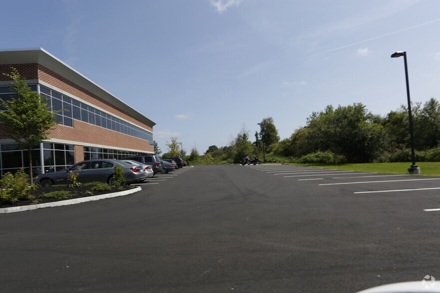 More Photos Of 249 Corporate Dr, Portsmouth Office For Lease