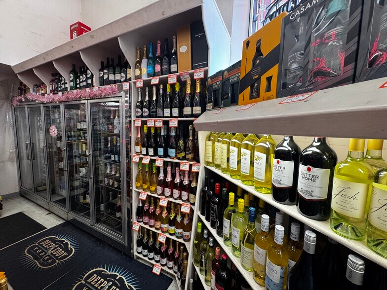 More Photos Of 733 Middle Country Rd, Selden General Retail For Sale