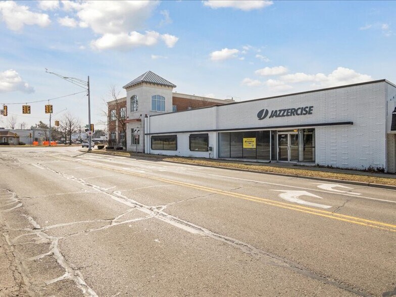 More Photos Of 1107 Crooks Rd, Royal Oak Storefront For Sale