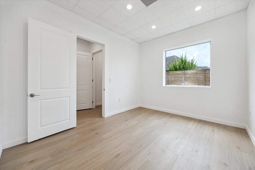 More Photos Of 26600 Cook Rd fld, Katy Office For Sale