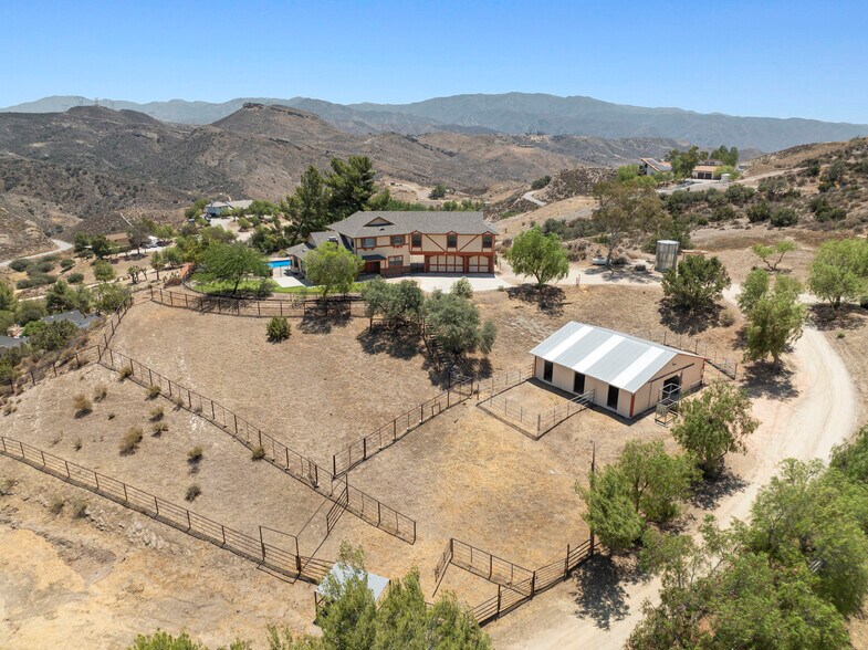 More Photos Of 13620 Pales Rd, Agua Dulce Specialty For Lease
