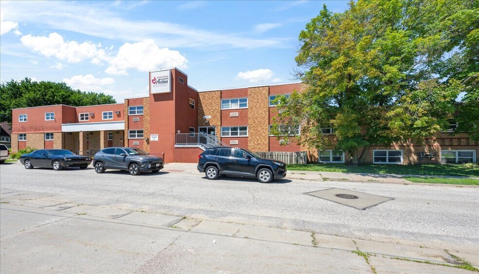 More Photos Of 2406 Fowler Ave, Omaha Office For Sale