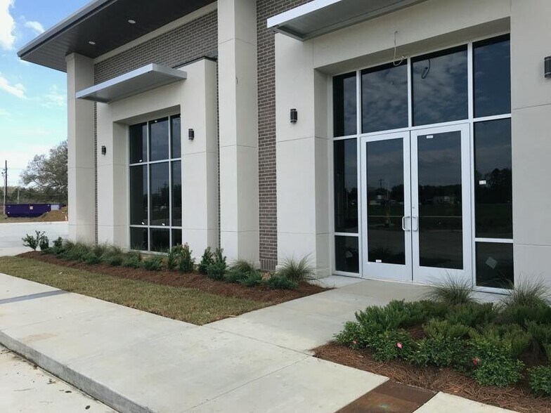 More Photos Of 9373 Baringer Foreman Rd, Baton Rouge Office For Sale