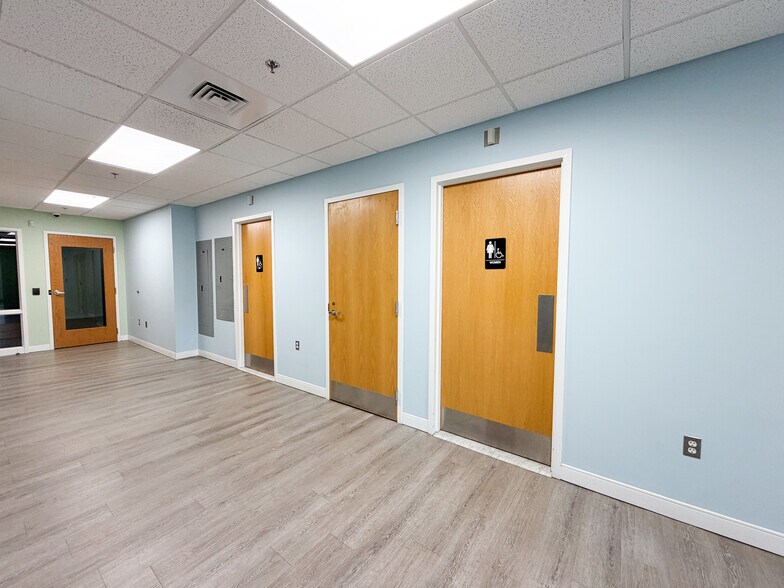 More Photos Of 1645 Ellington Rd, South Windsor Office For Sale