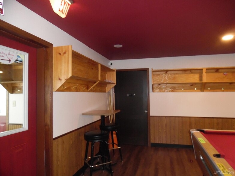 More Photos Of 31 Trimountain Ave, South Range Bar For Sale