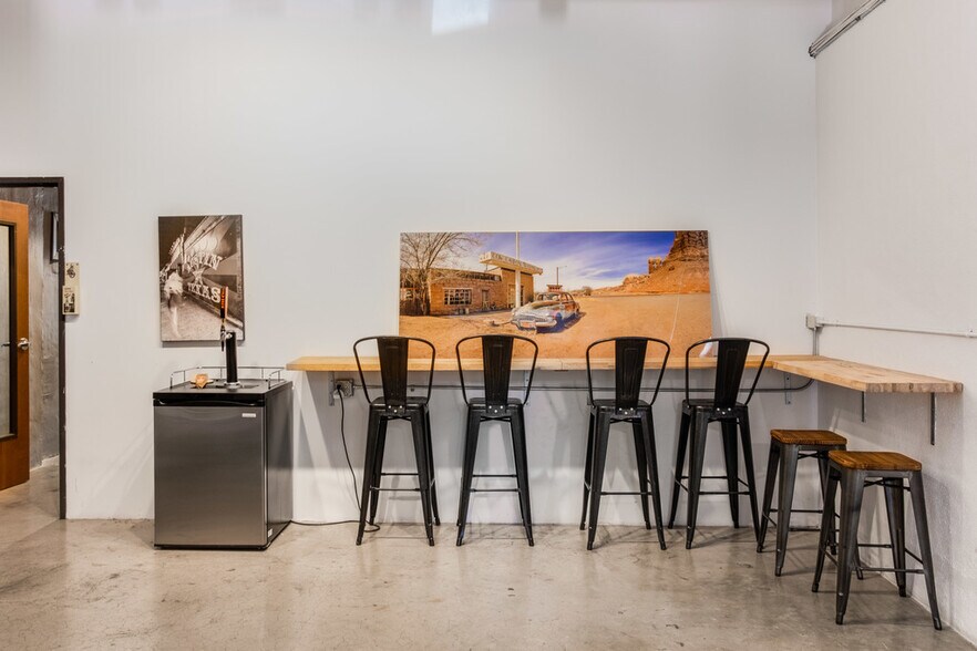 More Photos Of 1209 E Cesar Chavez St, Austin Loft Creative Space For Lease