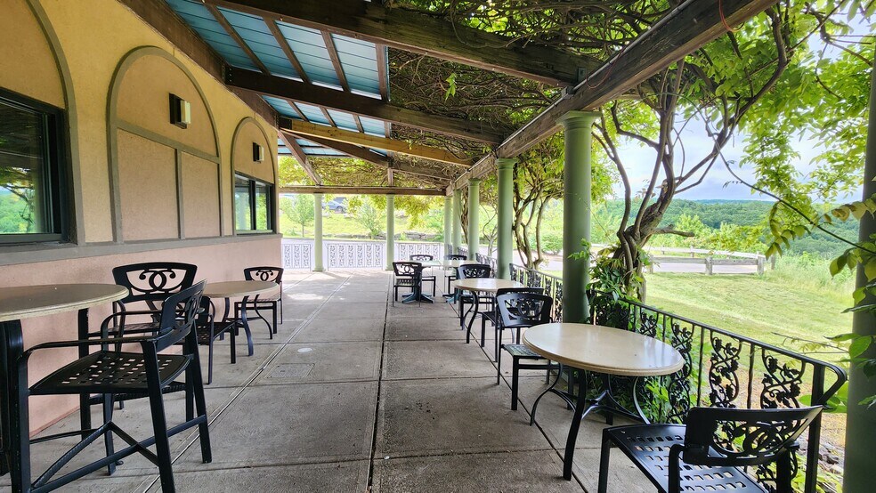 More Photos Of 6 Radcliffe Dr, Moosic Restaurant For Sale