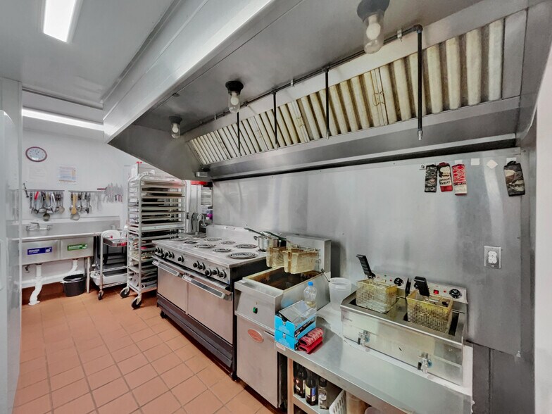 More Photos Of 9 Callaway Dr, Crawford Restaurant For Sale