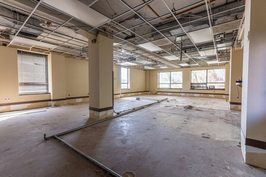 More Photos Of 301 Cypress St, Abilene Office For Sale