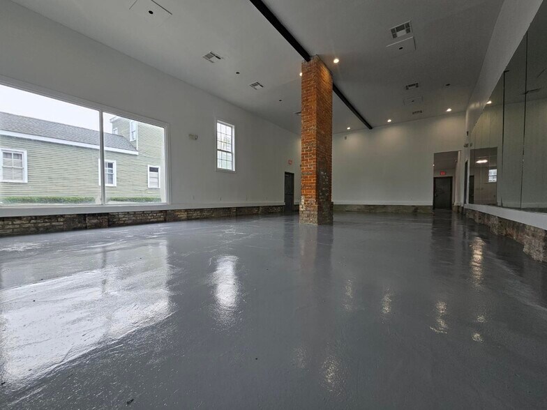 More Photos Of 941 Poland Ave, New Orleans Restaurant For Lease