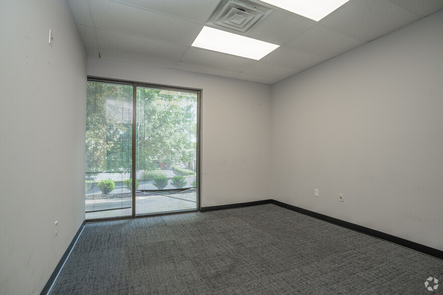 More Photos Of 1395 S Marietta Pky SE, Marietta Unknown For Lease