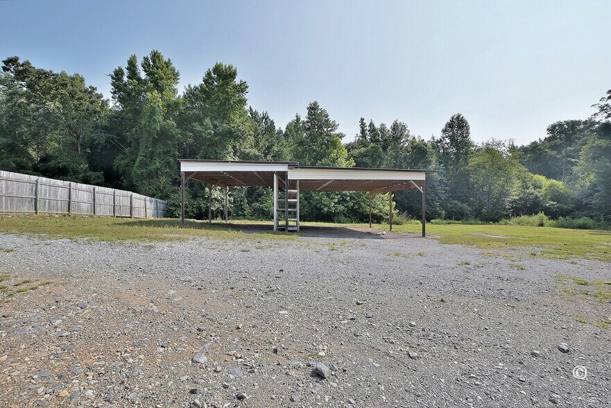 More Photos Of 300 Delano Dr, Manchester Warehouse For Sale