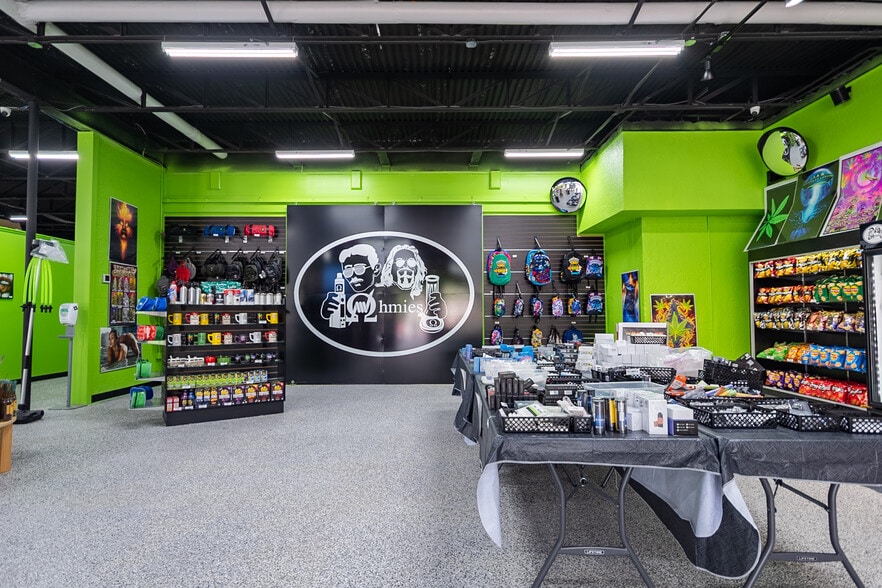 More Photos Of 427 N College Ave, Fayetteville Storefront For Sale
