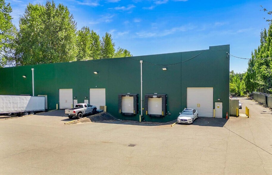 More Photos Of 16427 NE Airport Way, Portland Warehouse For Lease
