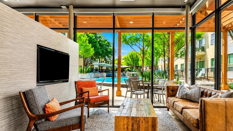 More Photos Of 660 Yorktown St, Dallas Apartments For Sale