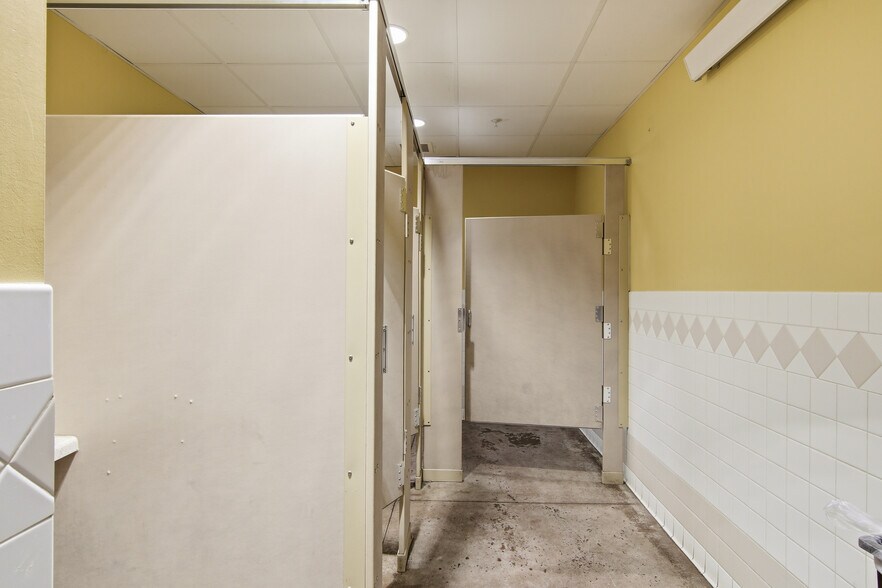 More Photos Of 442 Water St, Eau Claire Bar For Sale