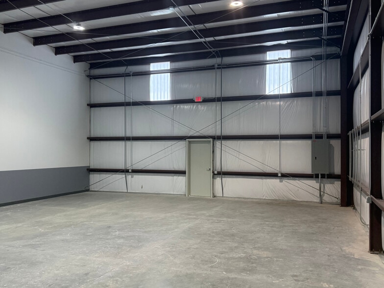 More Photos Of 1100 E Whitewing Ave, McAllen Light Distribution For Lease