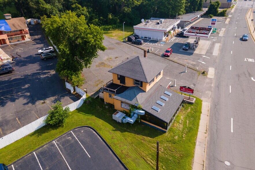 More Photos Of 16 Cheshire Rd, Pittsfield Hotel For Sale