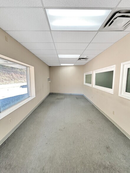 More Photos Of 703 US-30, Imperial General Retail For Lease