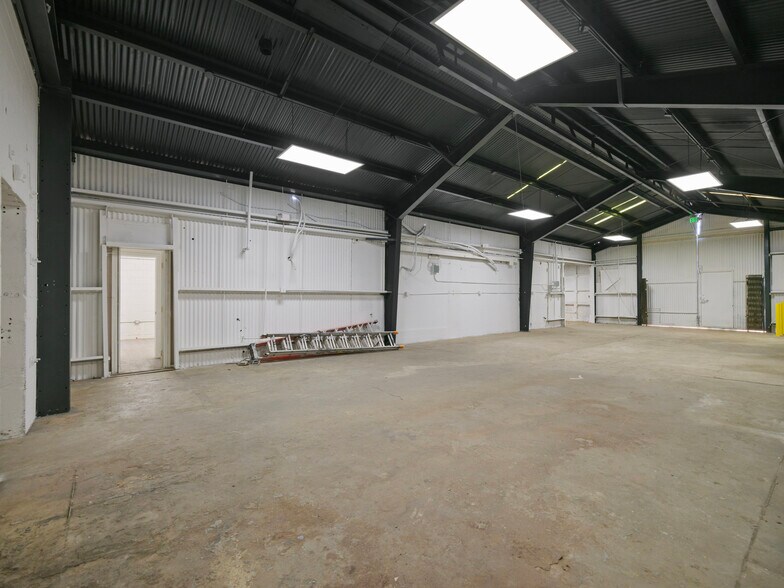 More Photos Of 2215 Randolph St, Huntington Park Manufacturing For Sale