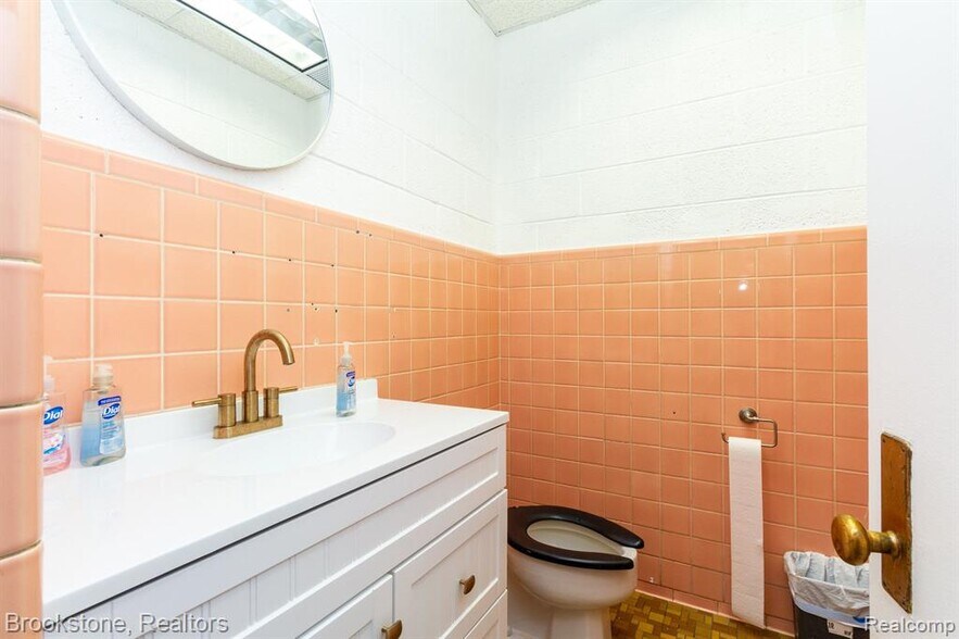 More Photos Of 22021 Memphis Ave, Warren Lodge Meeting Hall For Sale